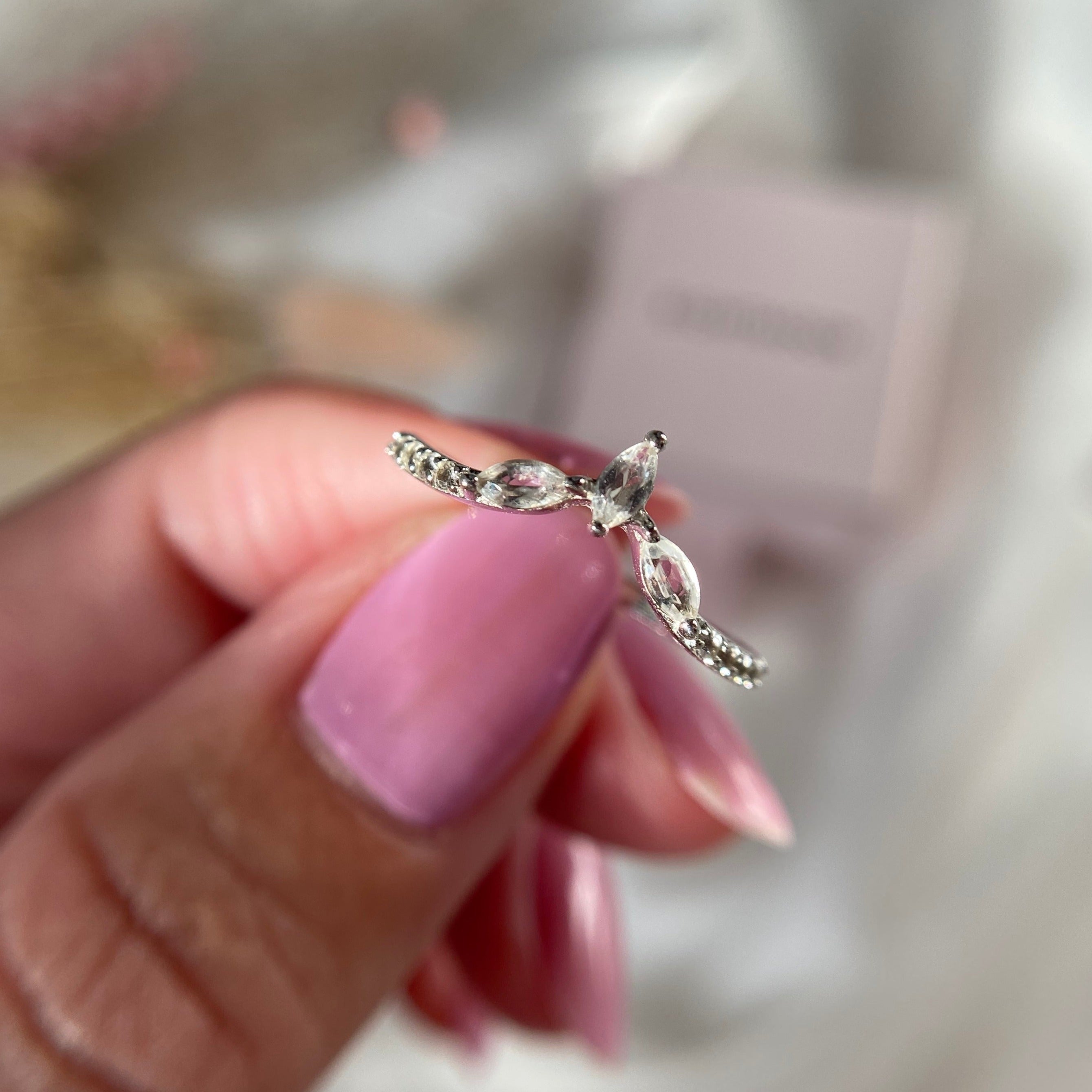 Wishbone stacking clearance ring